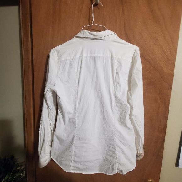 Burberry Brit Sz MED. WHITE TAILORED FIT. BUTTON UP. - Picture 7 of 7
